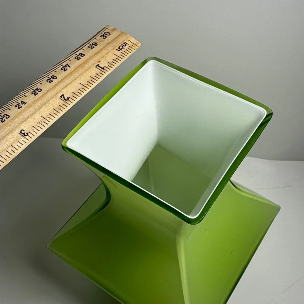 Vintage FTD florist Elegant Green Glass Vase stunning - Picture 3 of 6